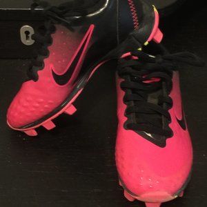 NIKE YOUTH SOFTBALL CLEATS. SIZE 11C